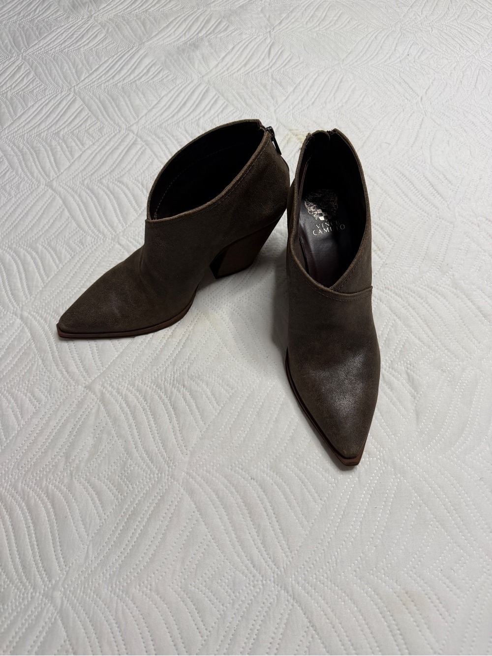 Vince Camuto Women’s Grishell Tobacco  Suede Ankle Booties  Size 10